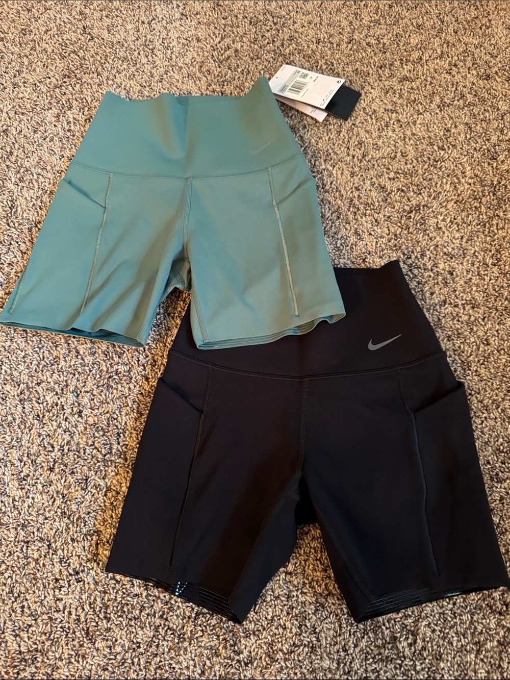 Nike Women's High-Waist Nike Universa Black and Green Shorts